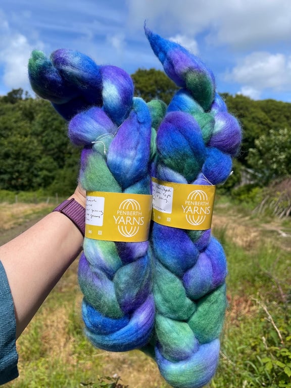 Polwarth Hand Dyed Fibre, Bluebells, Combed Top or Roving 100g