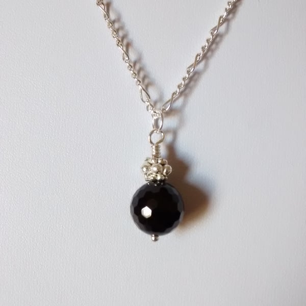 BLACK AGATE AND SILVER PLATE NECKLACE- - FREE UK POSTAGE