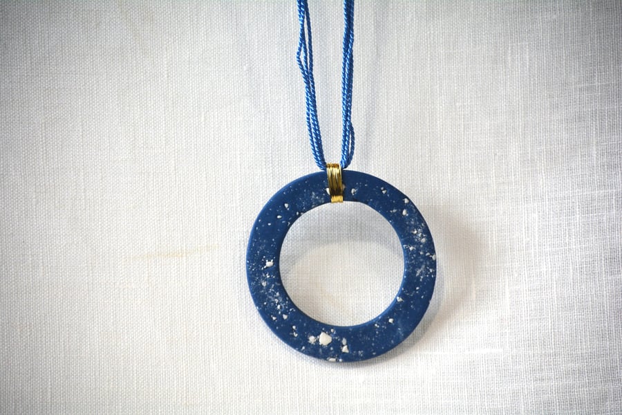 Blue porcelain pendant with crushed white porcelain