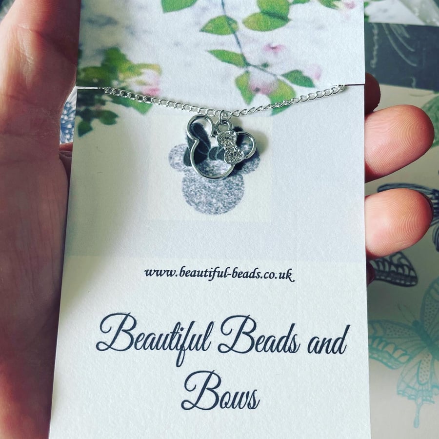 Minnie mouse Silvertone pendant necklace 16 inches 