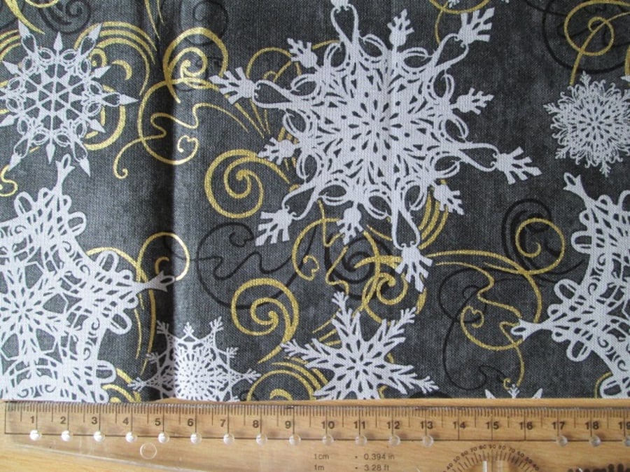 Fat Quarter - Snowflakes and Scrolls on Black