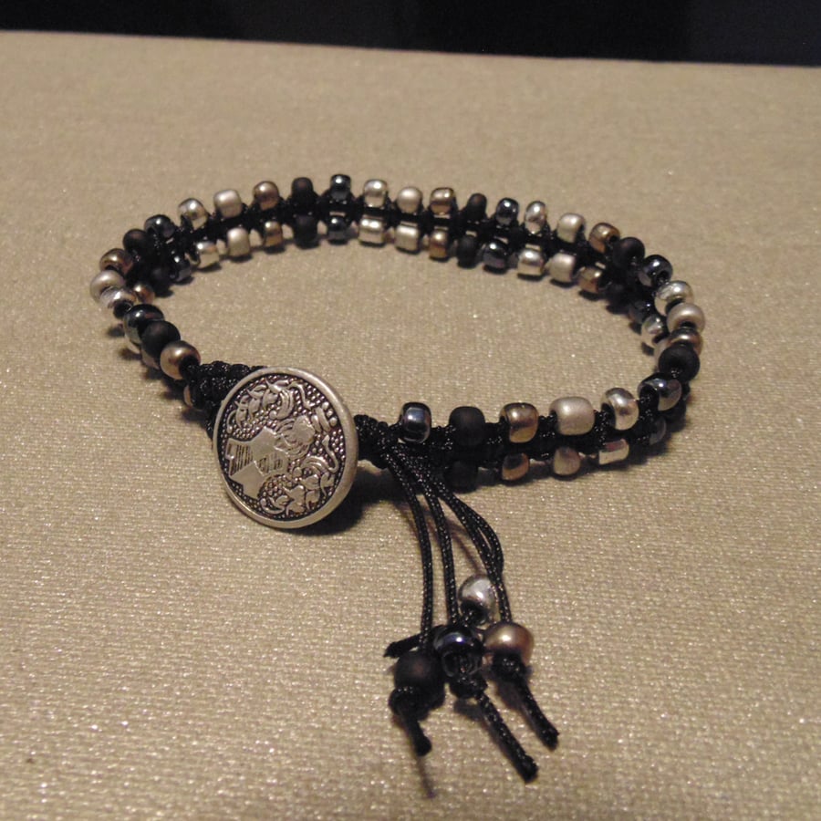 macrame beaded bracelet