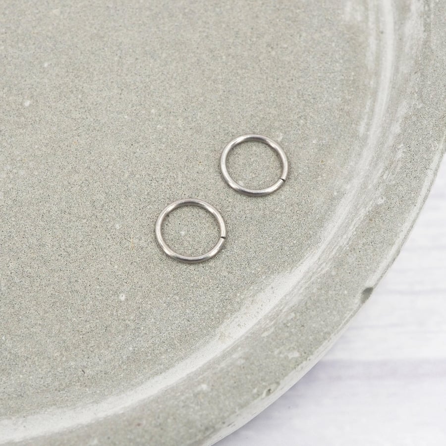 8mm Titanium polished seamless hoop earrings - Delicate hypoallergenic
