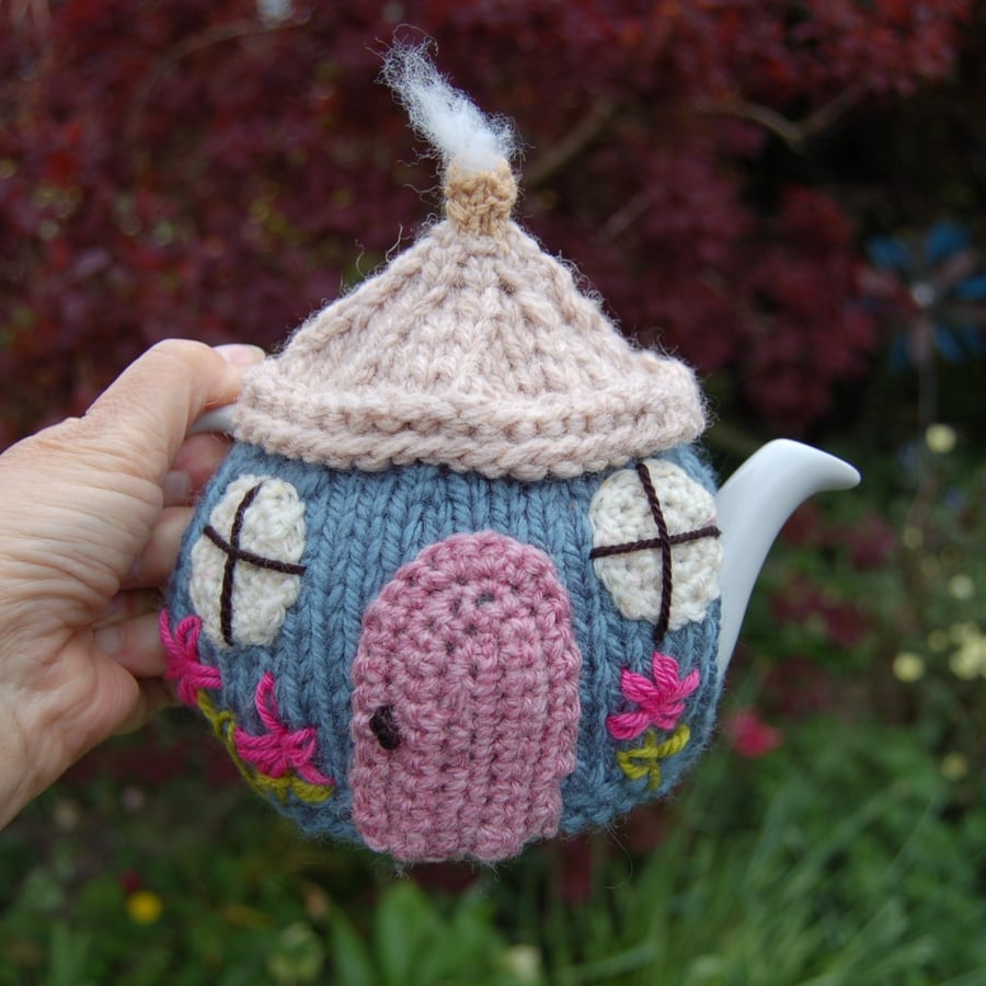 Knitted tea cosy - Country cottage design  to fit a one cup teapot, acrylic yarn