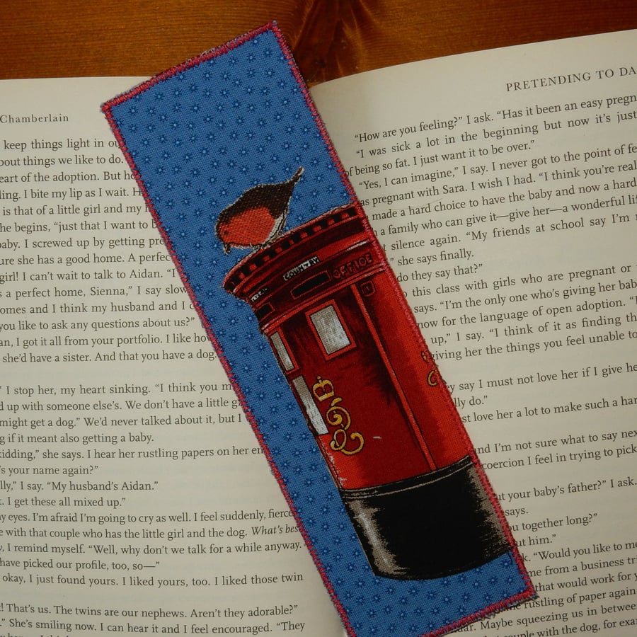 Bookmark Christmas postbox and robin in the snow