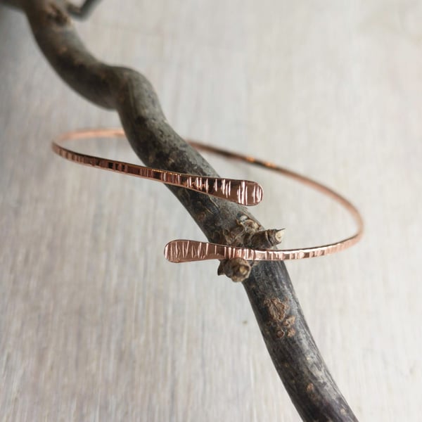Medium adjustable simple copper bangle - Hammered copper bangle - Bracelet