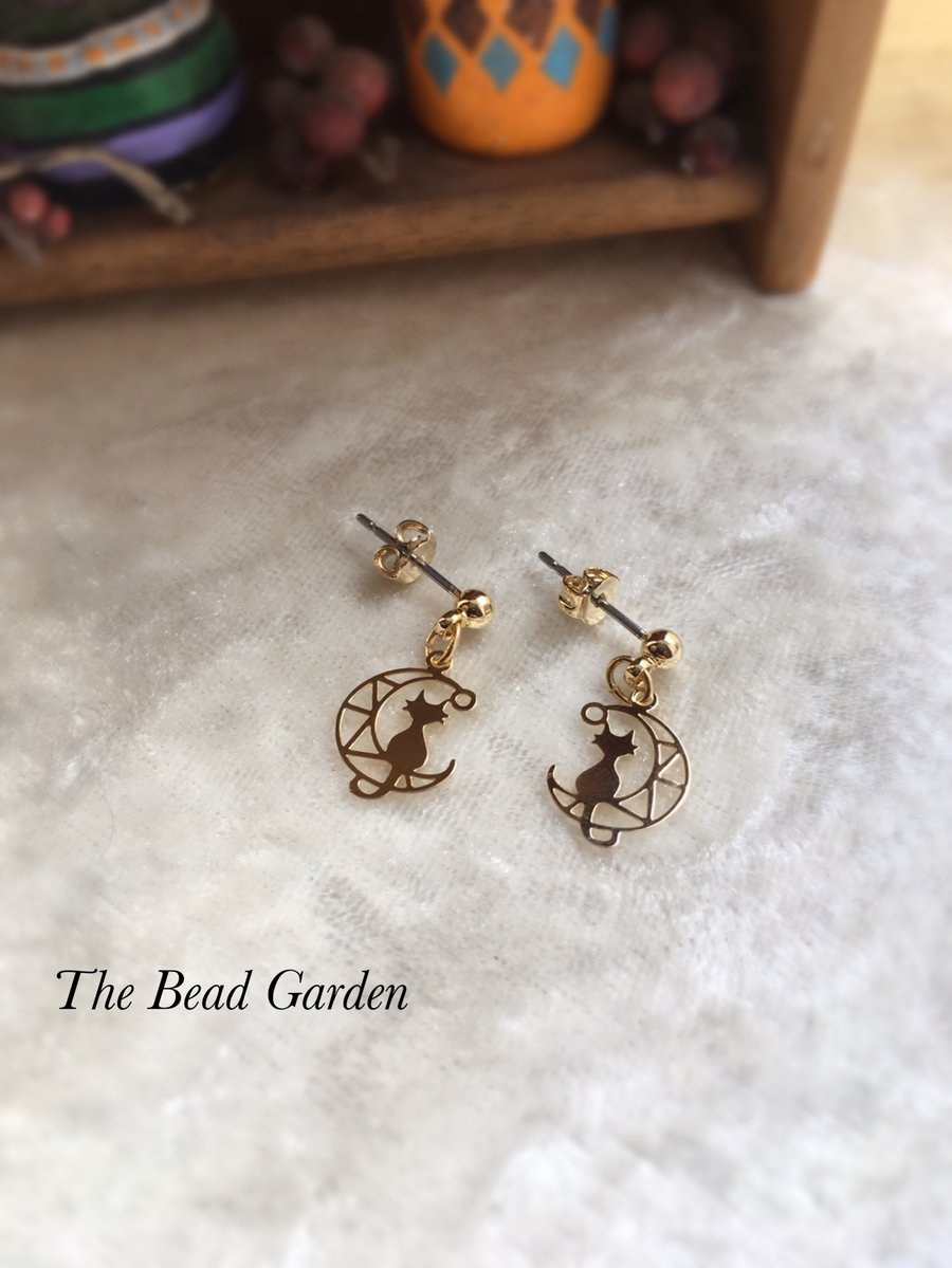 Cat and moon earrings 