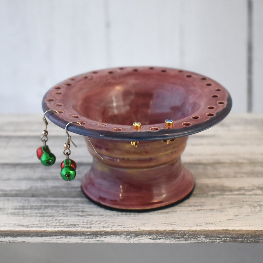 X02 Ear ring and trinket holder