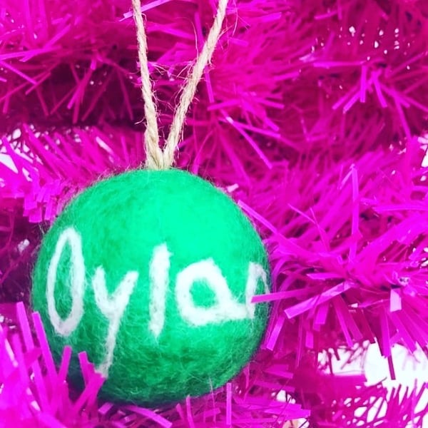 Personalised baubles, name baubles, family baubles 