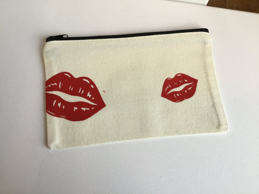 Make up size bag. Lips