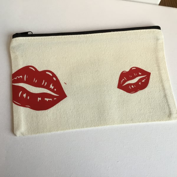 Make up size bag. Lips