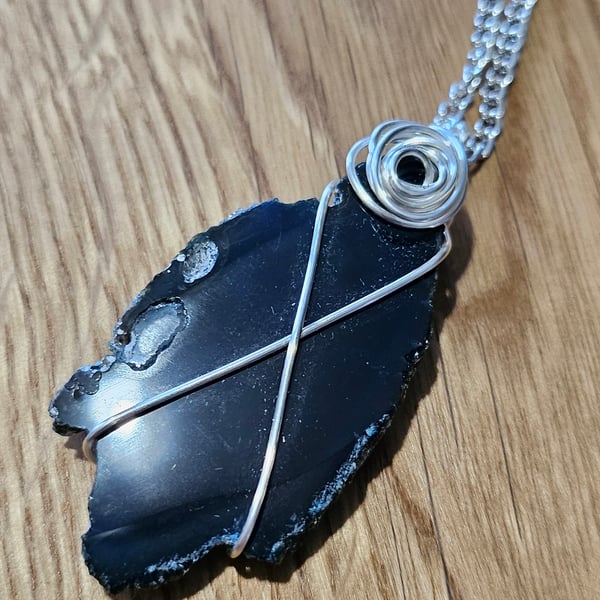 Crossed Wires Agate Pendant