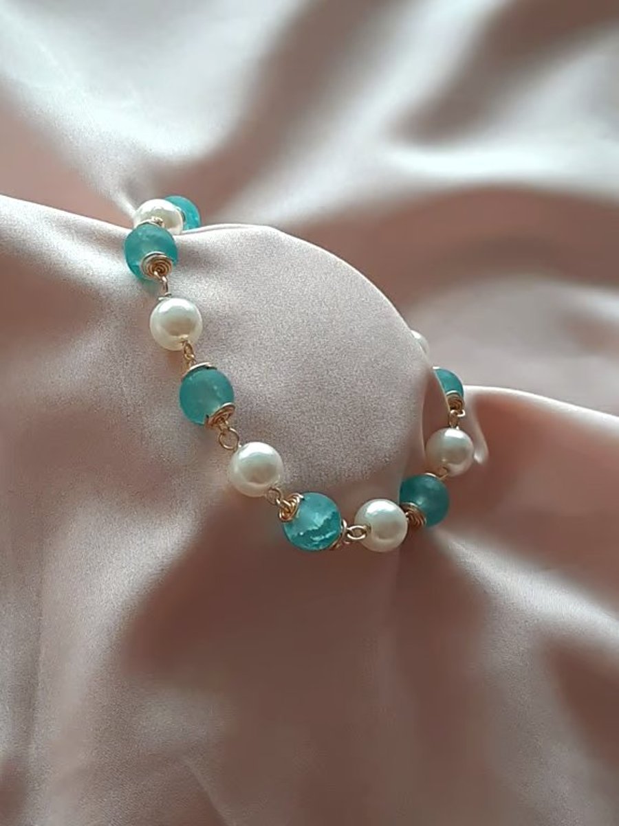 Blue Beaded Pearl Bracelet with Gold Spiral Wire Detail – Handmade Jewellery