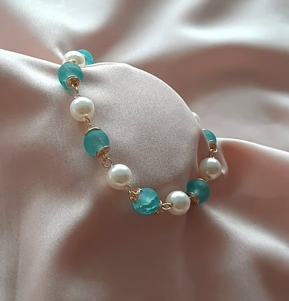 Blue Beaded Pearl Bracelet with Gold Spiral Wire Detail – Handmade Jewellery