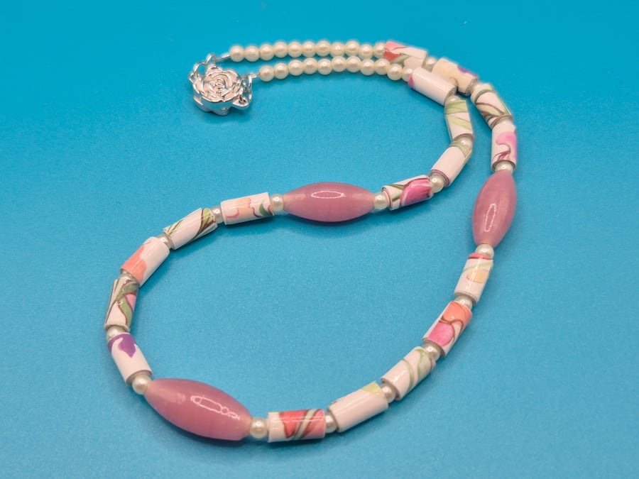 Flowery dusky pink paper beaded necklace with pearly beads