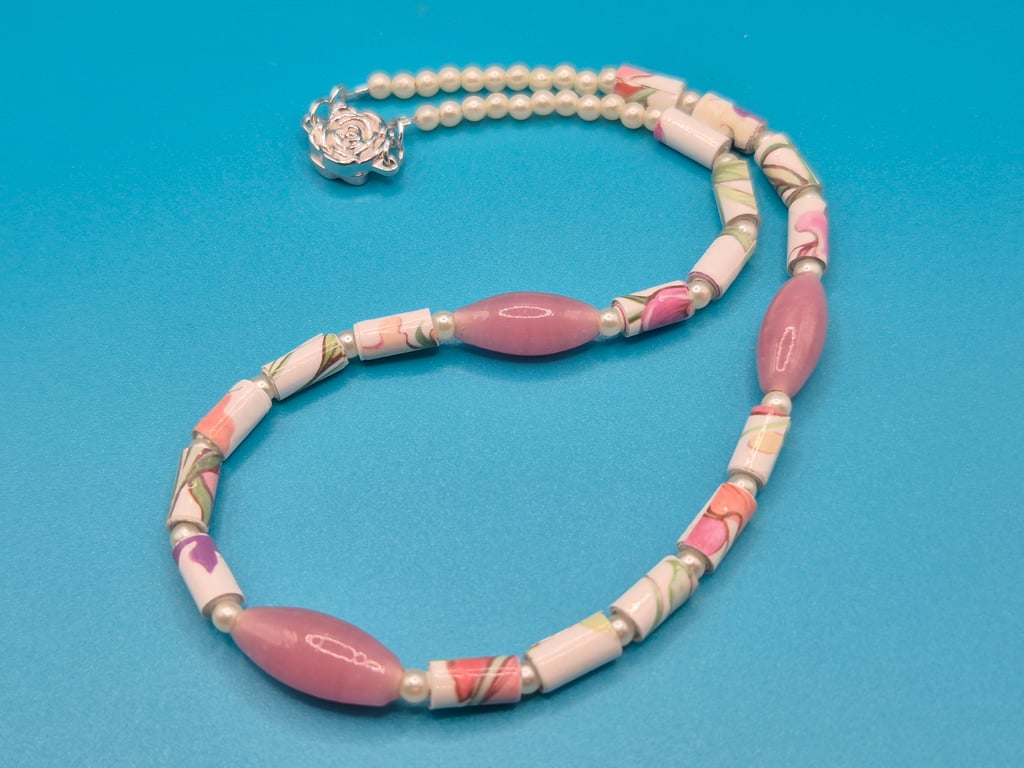 Flowery dusky pink paper beaded necklace with pearly beads