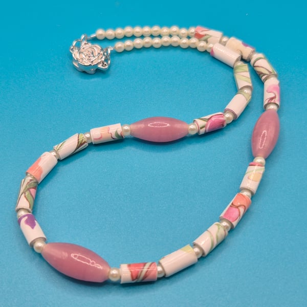Flowery dusky pink paper beaded necklace with pearly beads