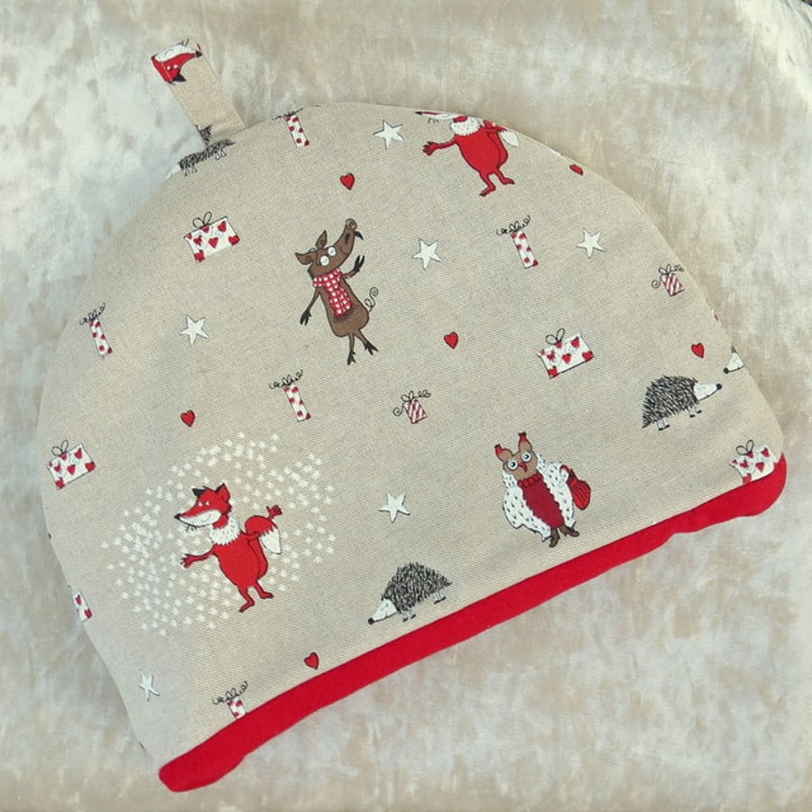 Tea Cosy.  A festive tea cosy.  Size medium, to fit a 4 cup teapot.  Christmas.