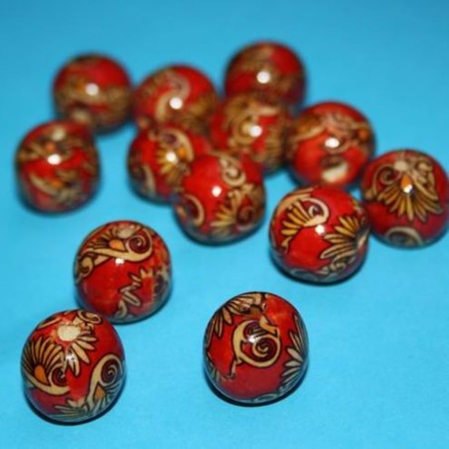 5pcs - Floral patterned red and gold wooden beads