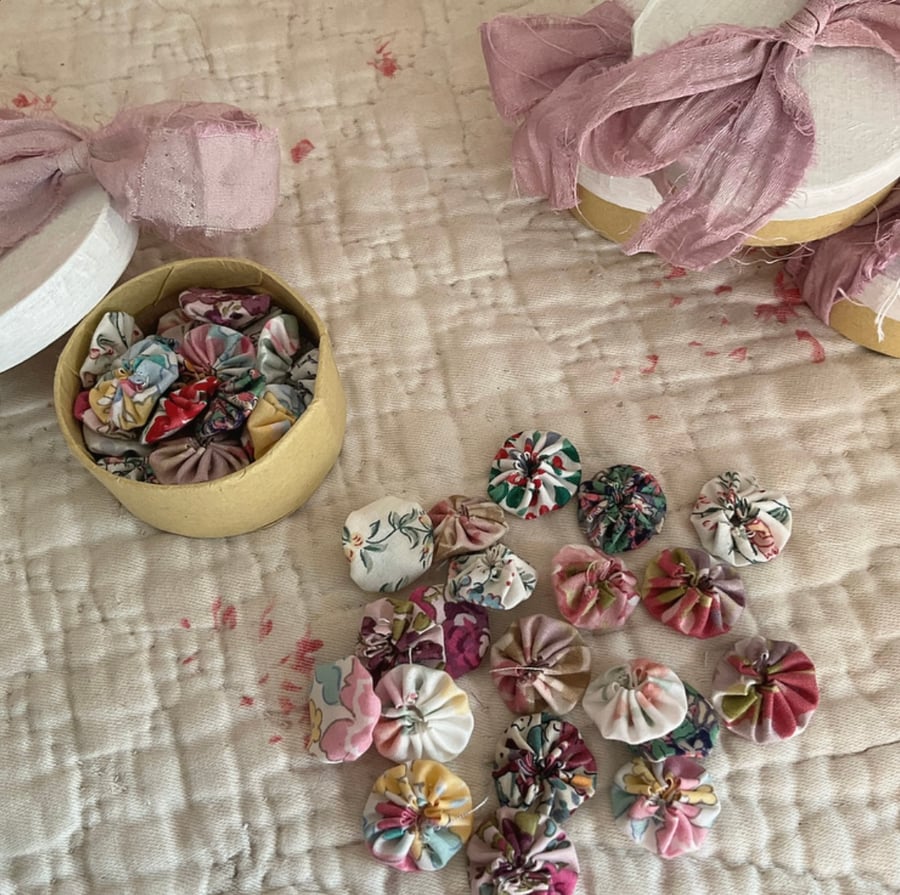 Tiny Box containing 20 Mini Suffolk Puffs (yoyo’s) in lilacs and pinks