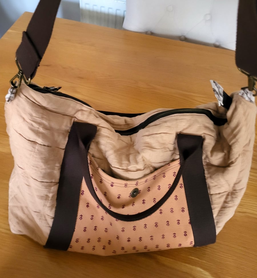 Handmade Oxbow Overnight Tote – Quilted Jacquard in Neutral Beige