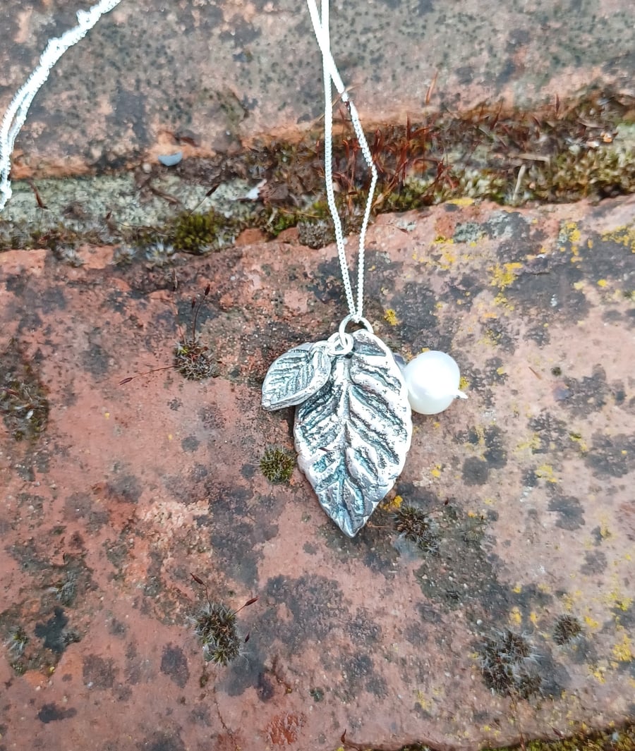 Leaves and pearl pendant