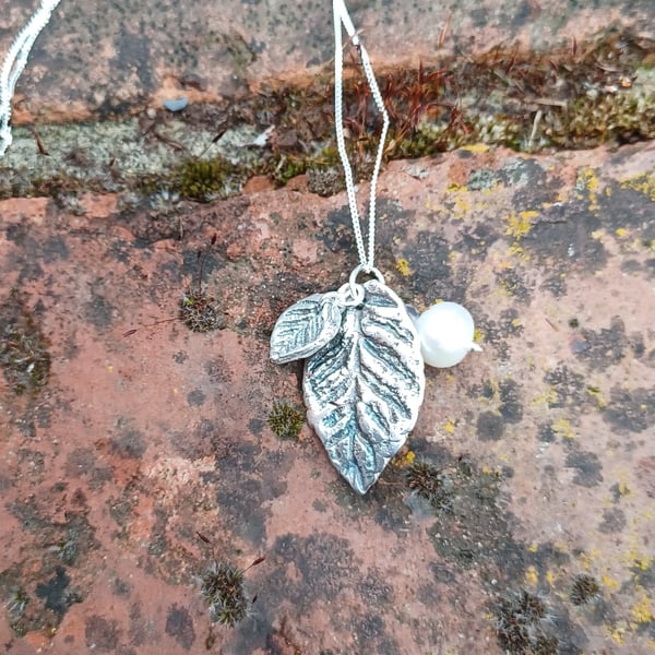 Leaves and pearl pendant