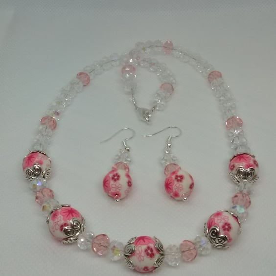 Rosie necklace and earrings set