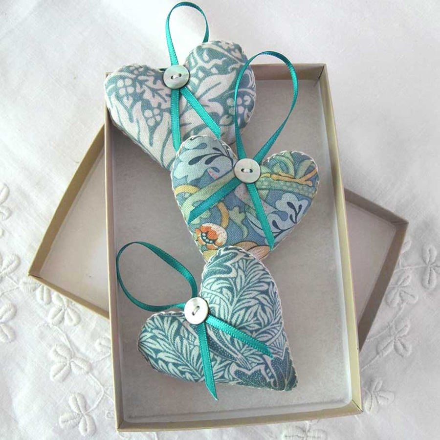 SET OF 3 WILLIAM MORRIS LAVENDER BAGS - HEART SHAPED  