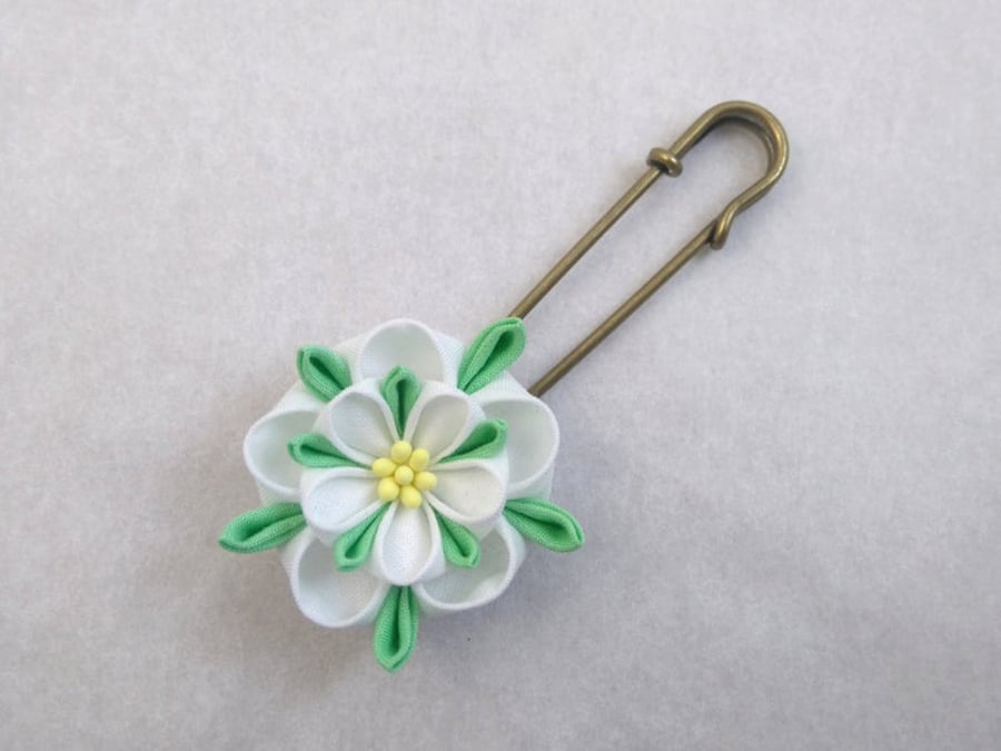 Yorkshire Rose Scarf Pin made with Tsumami Zaiku