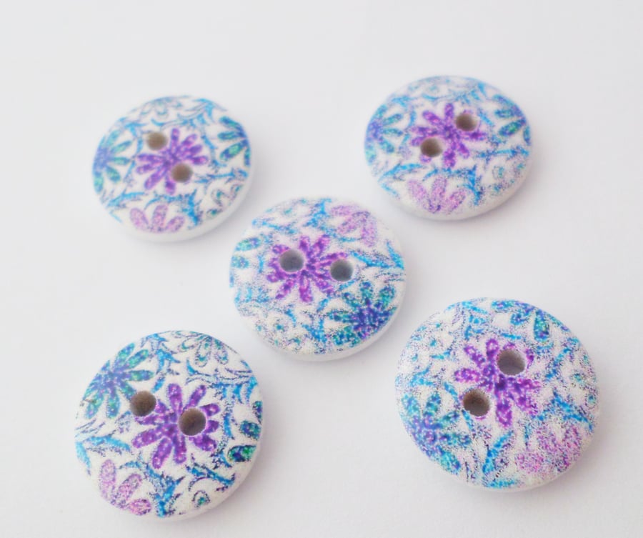 5 round wooden flower buttons 15mm