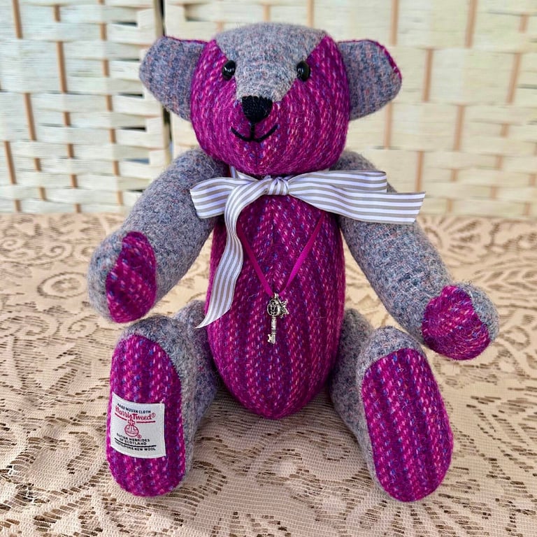Finlay: Harris Tweed Artist Bear 33cm (13")