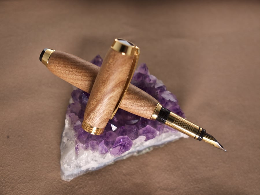 Hand crafted wood fountain pen made by the coast in Orkney R7,5