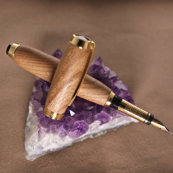 Hand crafted wood fountain pen R7,5