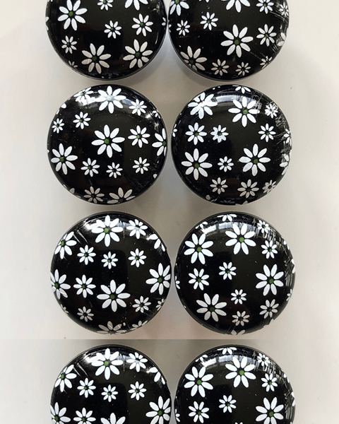 Pack of 8 Flower Design Buttons, 15mm Wide, White Flowers on Black, Domed