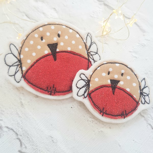 Christmas Robin brooch with glitter red breast. 