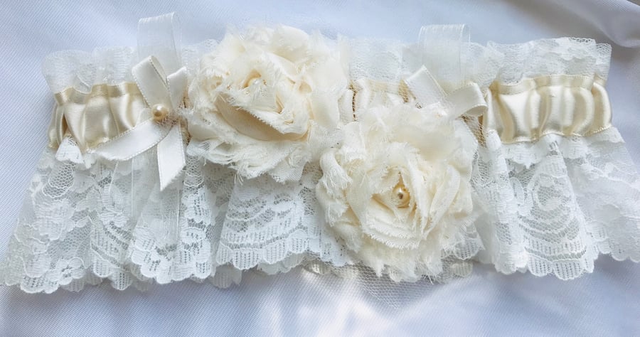 CELINE Ivory Two Roses Lace Wedding Garter
