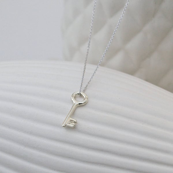 9ct white gold small and dainty key charm pendant and chain