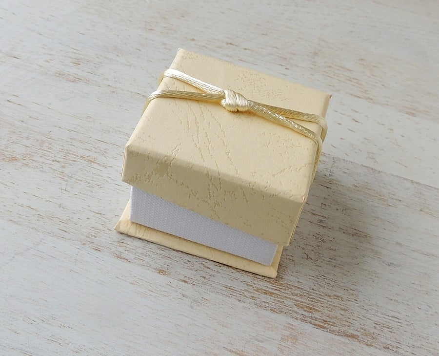 Ring Gift Box, Cream, Jewellery or Small Items (GB02)