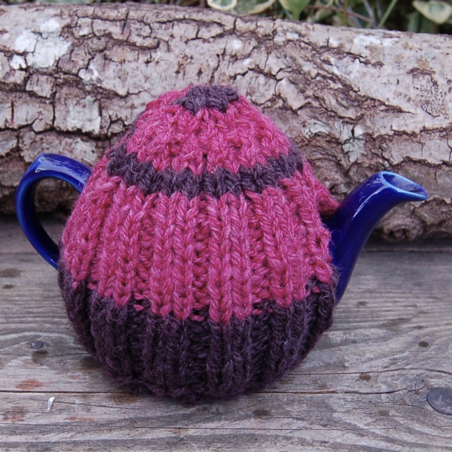 Small Tea cosy - to fit a small 1 cup tea for one teapot, hand spun wool yarn