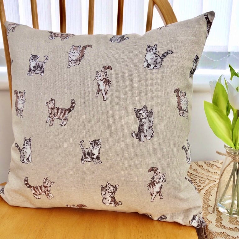 Cushion: Kittens design, Double Sided with pad and zip fastening 