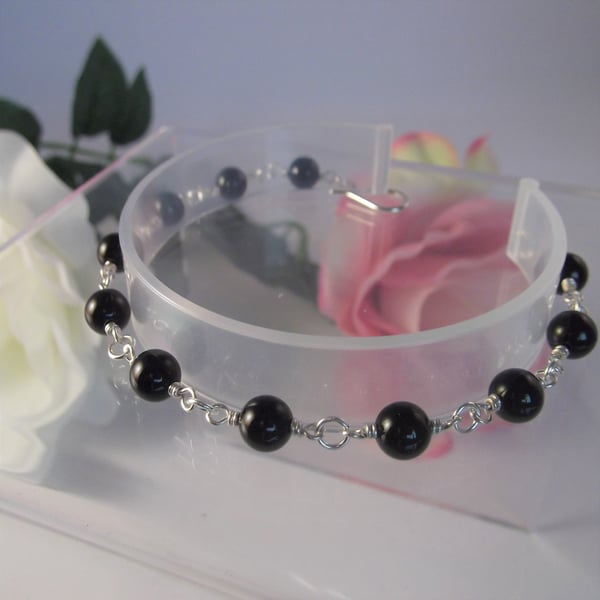 Onyx gemstone gemstone bead bracelet with recycled silver wire wrapped links