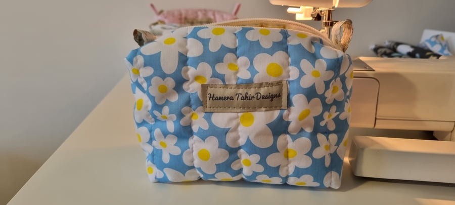 Blue Daisies Quilted Bag, Quilted Block Bag, Blue make up bag