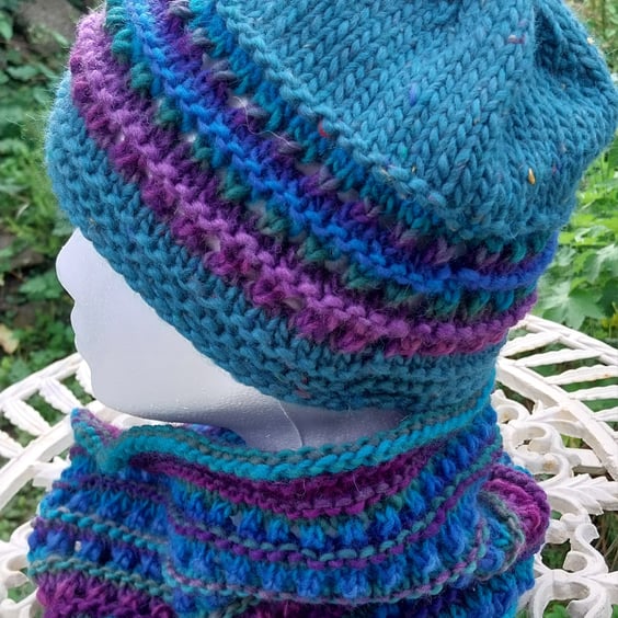 Handknit chunky wool hat and cowl set col 3