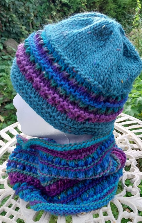 Handknit chunky wool hat and cowl set col 3