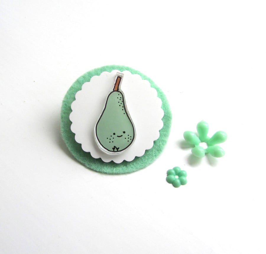 brooch - little freckley pear - hand painted