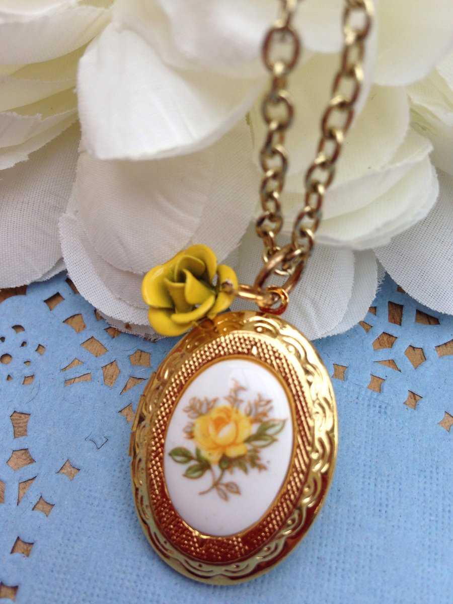 Locket with porcelain  floral metal cabochon