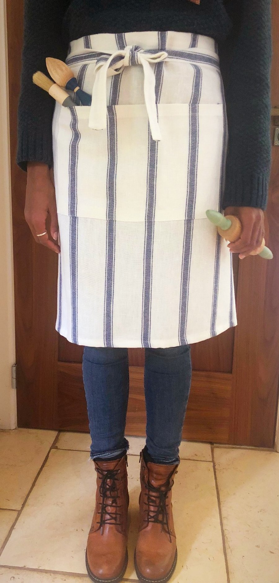 Linen Apron with patch pocket