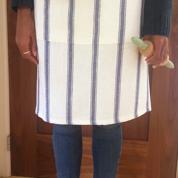 Linen Apron with patch pocket