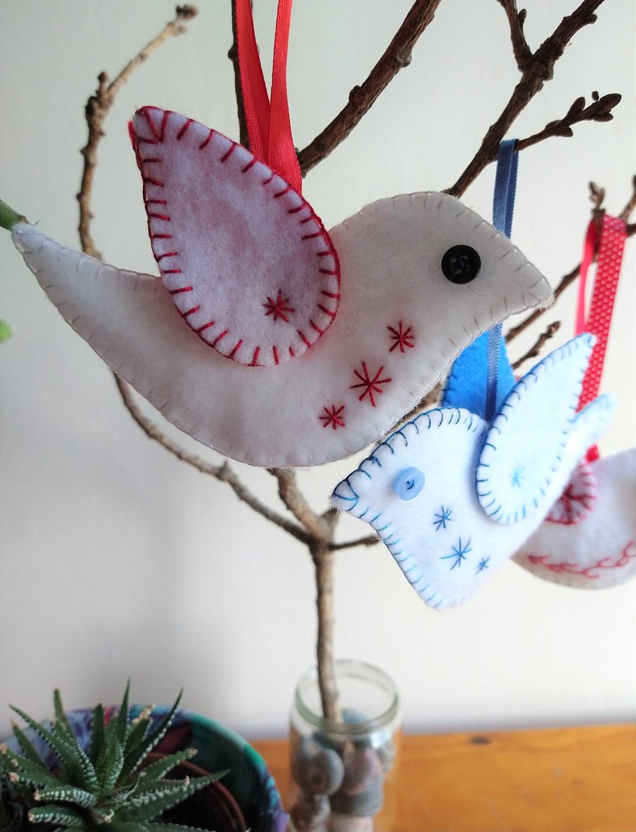 Festive Flying Bird: Hanging Felt Decoration